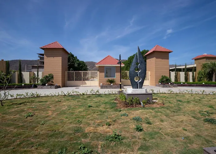 Elivaas 2 Bhk Pet Friendly Villa With Pvt Pool - Heaven In Hill