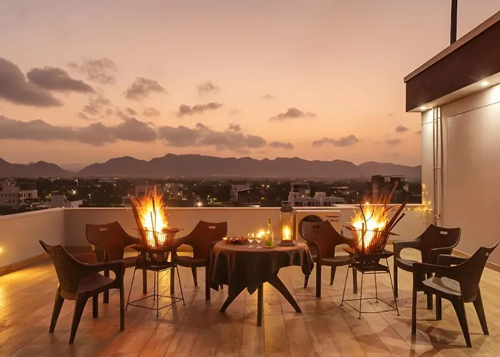 Stayvista'S Sylvara - Hill-View Villa With Private Pool, Jacuzzi & Games Room