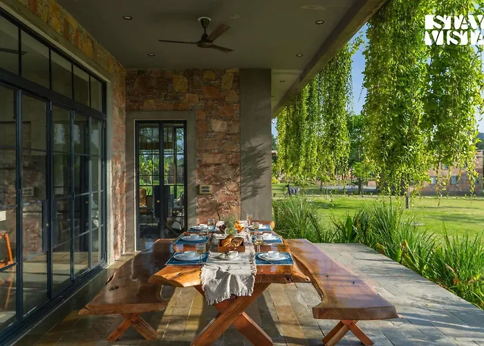 Stayvista At The Tilah With Pool, Lawn, Wifi